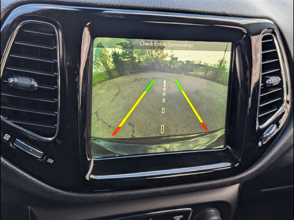 Used 2018 Diamond Black Crystal Pearl Coat Jeep Limited image 18