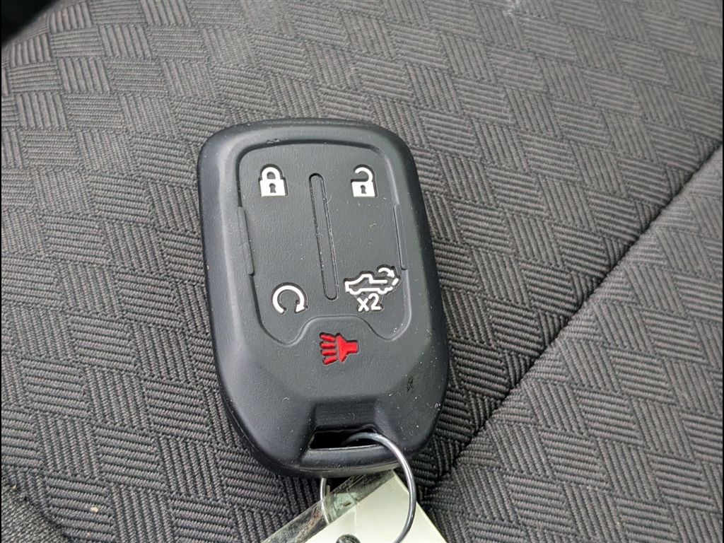 Used 2021 Summit White Chevrolet RST image 18