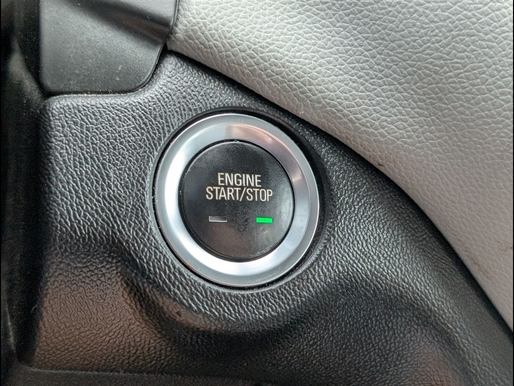 Used 2022 Summit White Chevrolet LT image 18