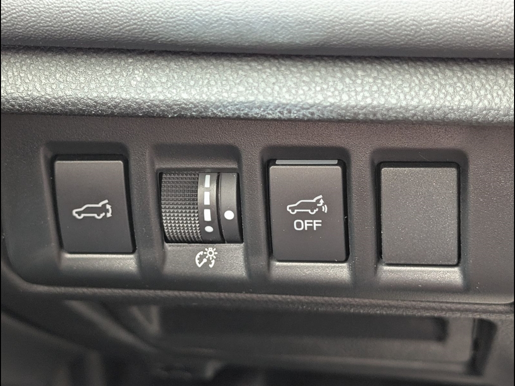 Used 2023 Ice Silver Metallic Subaru Limited image 18