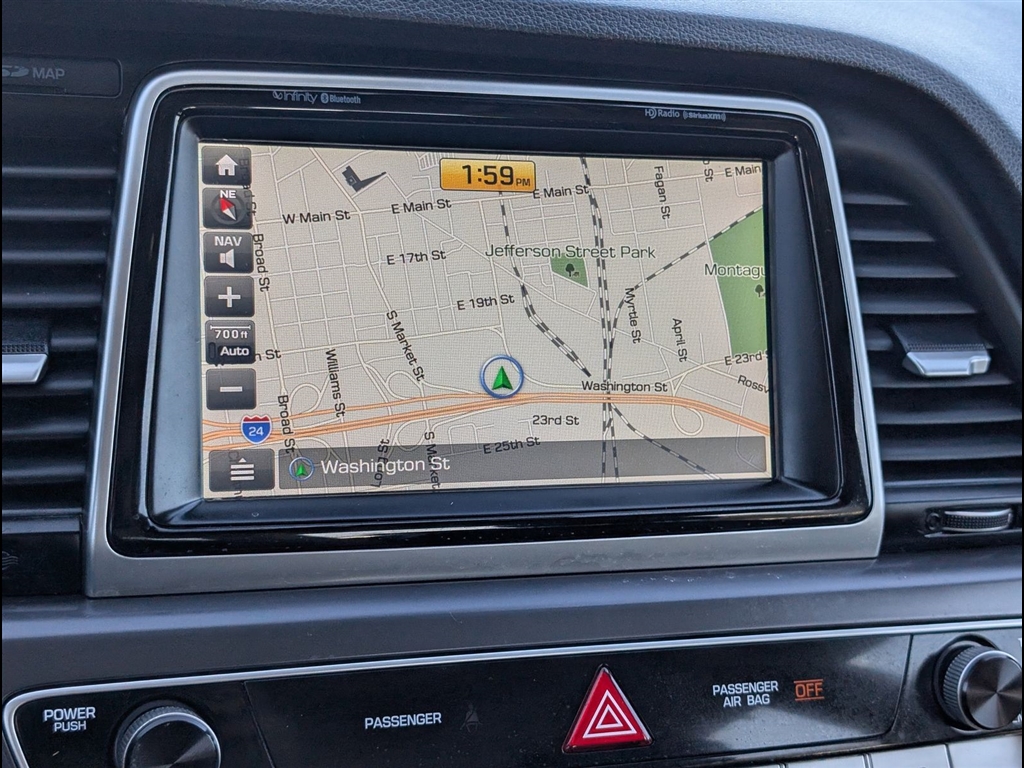 Used 2018 Quartz White Pearl Hyundai Limited image 18