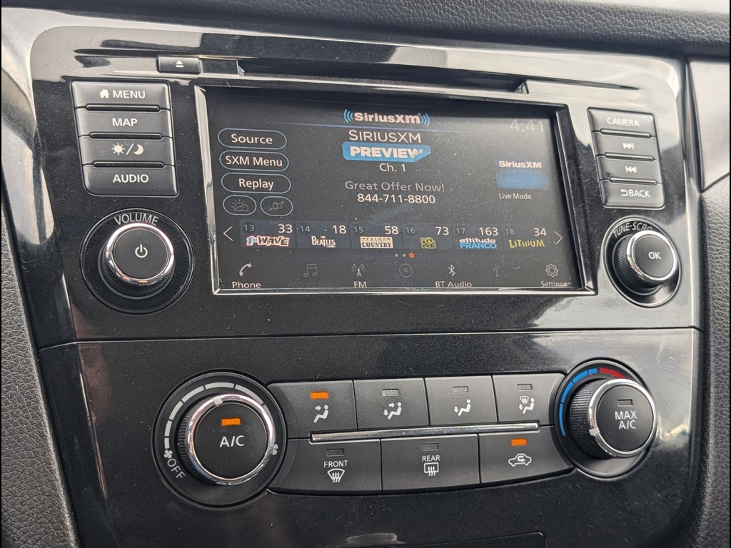 Used 2021 Glacier White Nissan S image 18