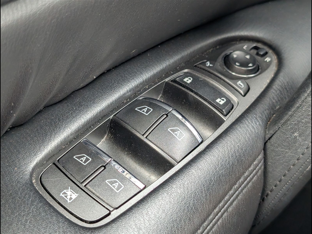 Used 2023 Super Black Nissan SL image 18