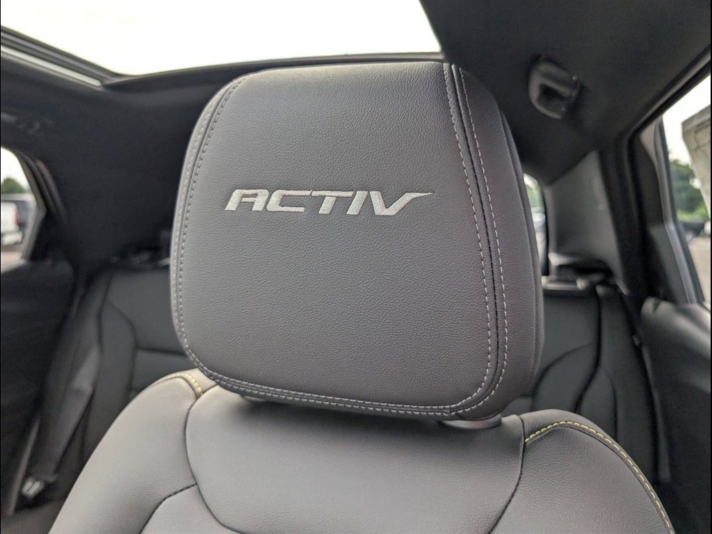 New 2026 Mosaic Black Metallic Chevrolet ACTIV image 18