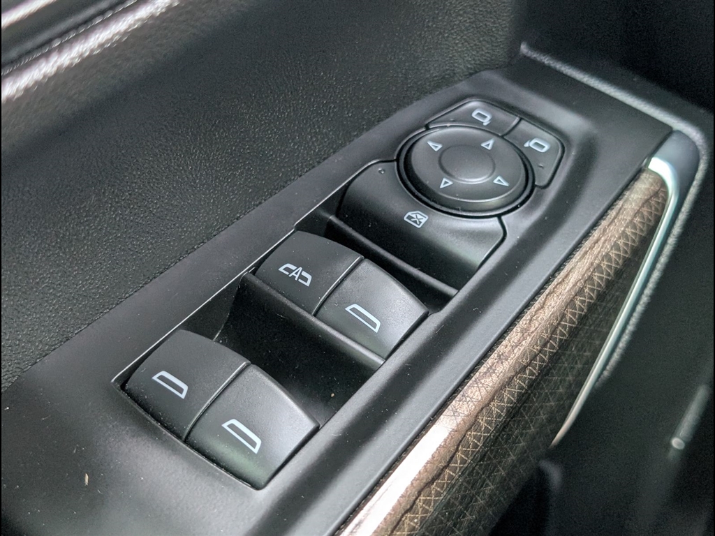 Used 2021 Summit White Chevrolet RST image 19