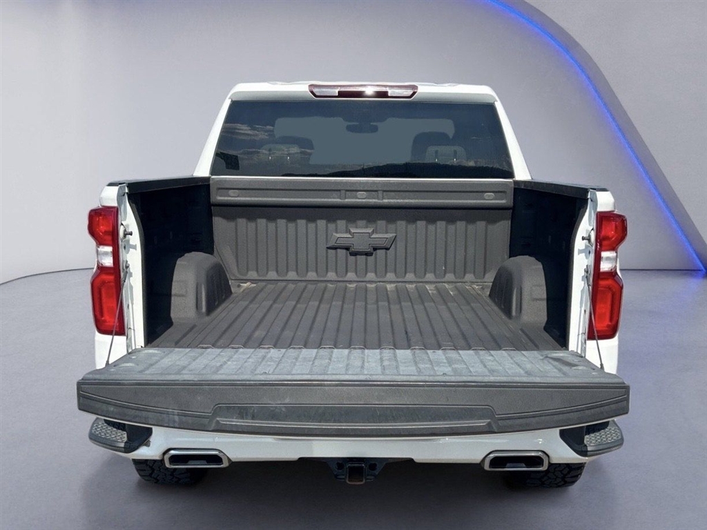 Used 2022 Summit White Chevrolet RST image 19