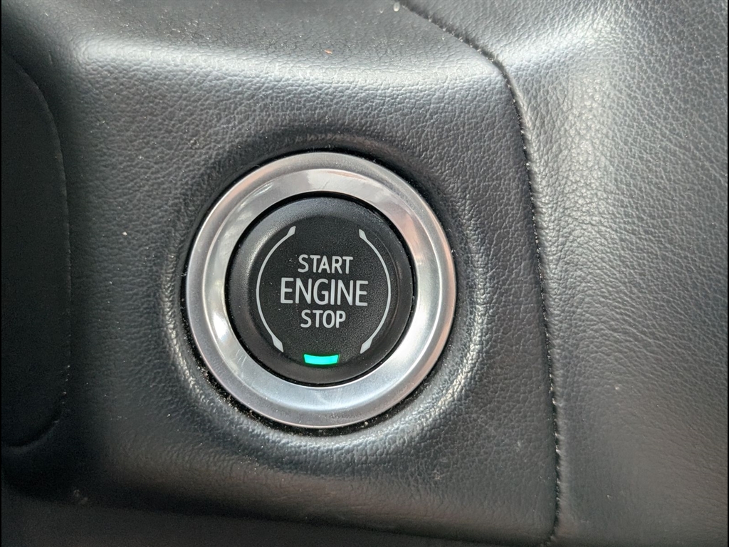 Used 2022 Black Chevrolet RST image 19