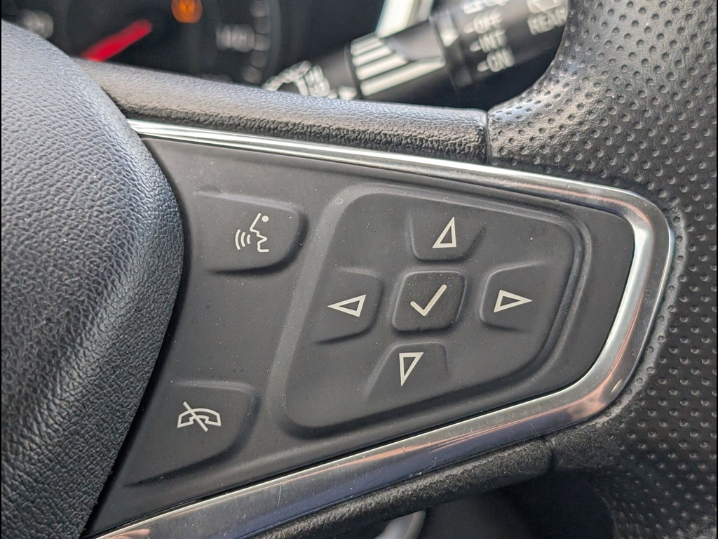 Used 2019 Summit White Chevrolet LT image 19