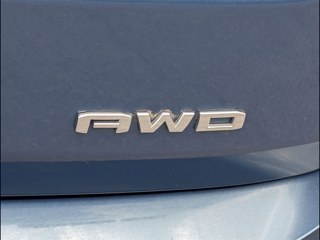 Used 2024 Riptide Blue Metallic GMC SLE image 19