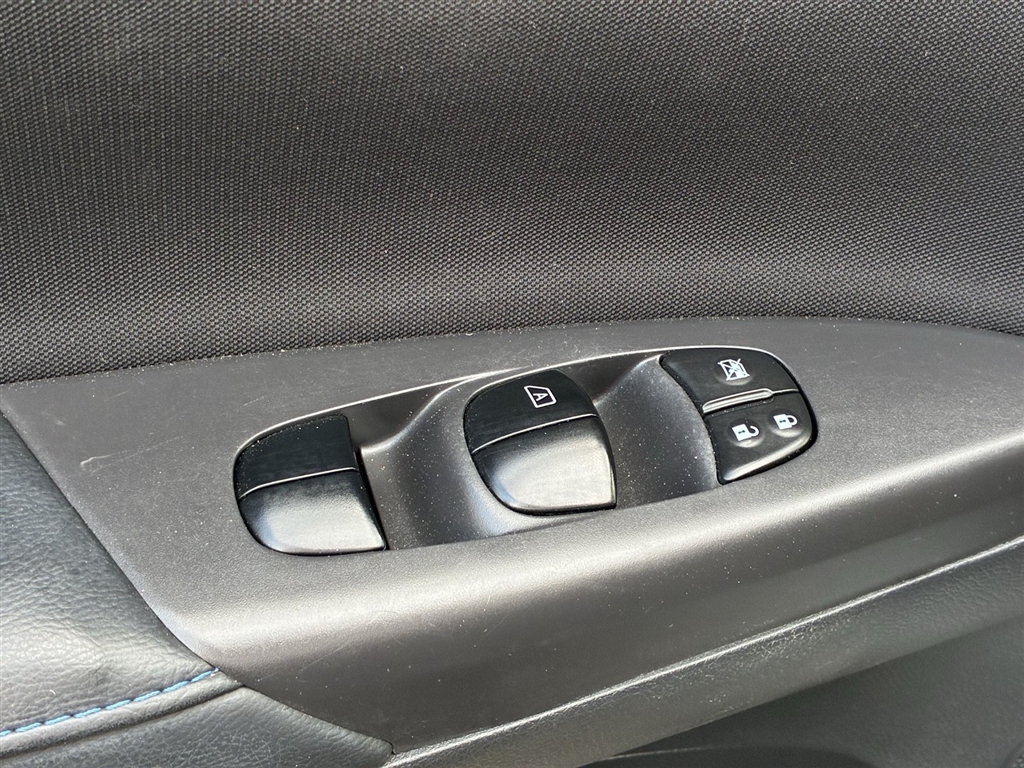 Used 2018 Gun Metallic Nissan SR image 19