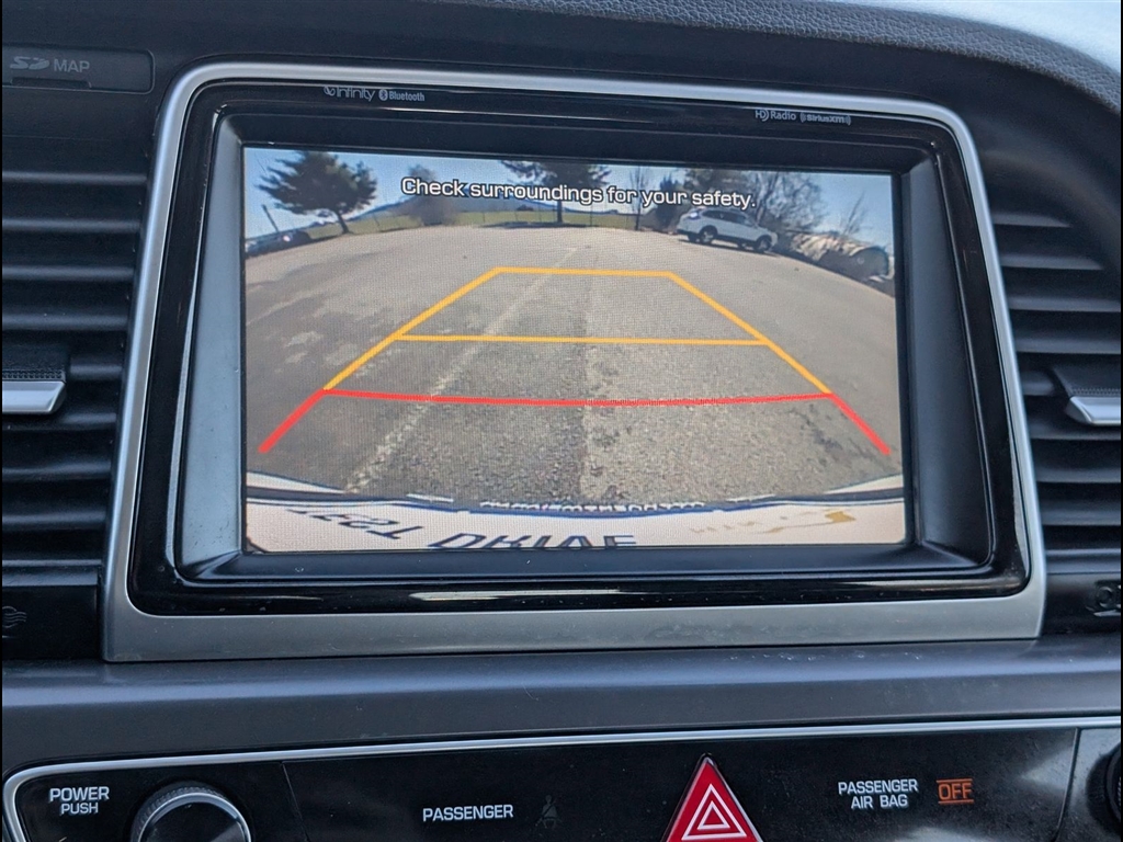 Used 2018 Quartz White Pearl Hyundai Limited image 19