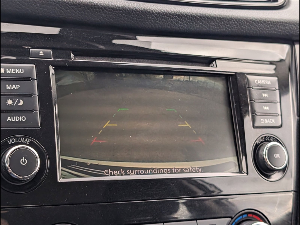 Used 2021 Glacier White Nissan S image 19