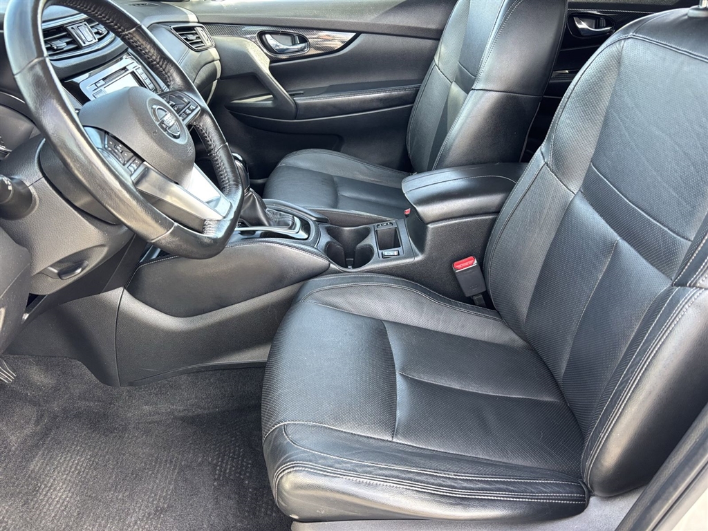 Used 2018 Brilliant Silver Nissan SL image 19