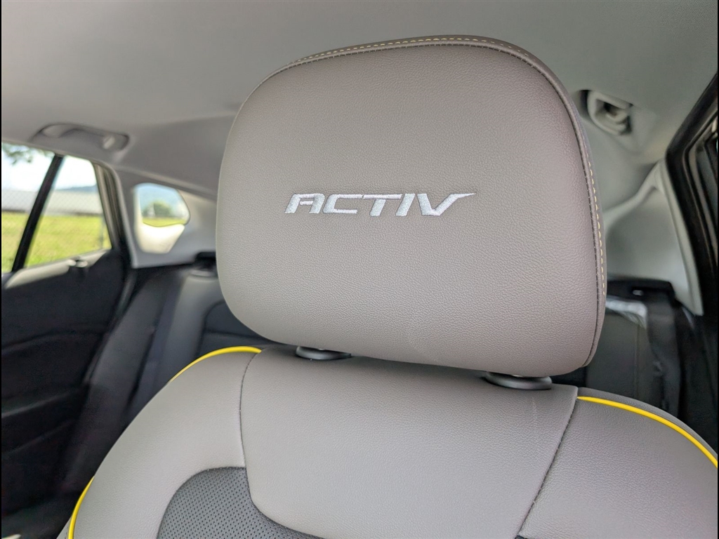 New 2026 Summit White Chevrolet ACTIV image 19