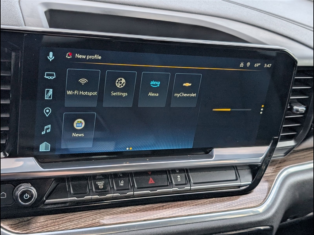 Used 2024 Summit White Chevrolet LT image 20