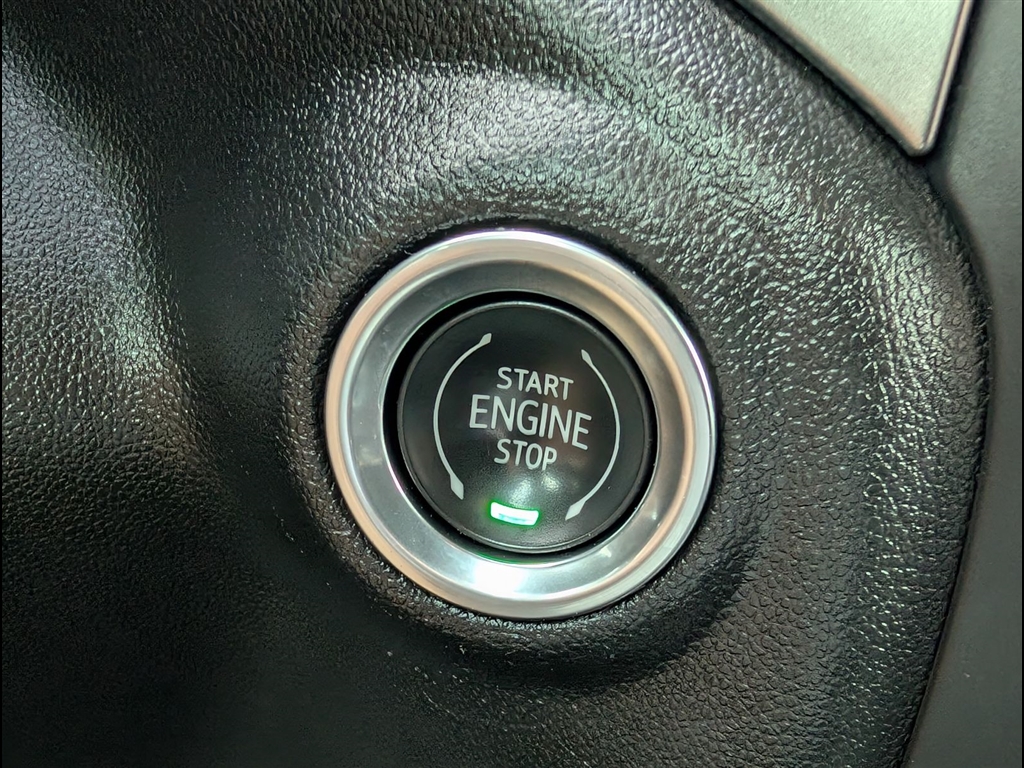 Used 2021 Summit White Chevrolet RST image 20