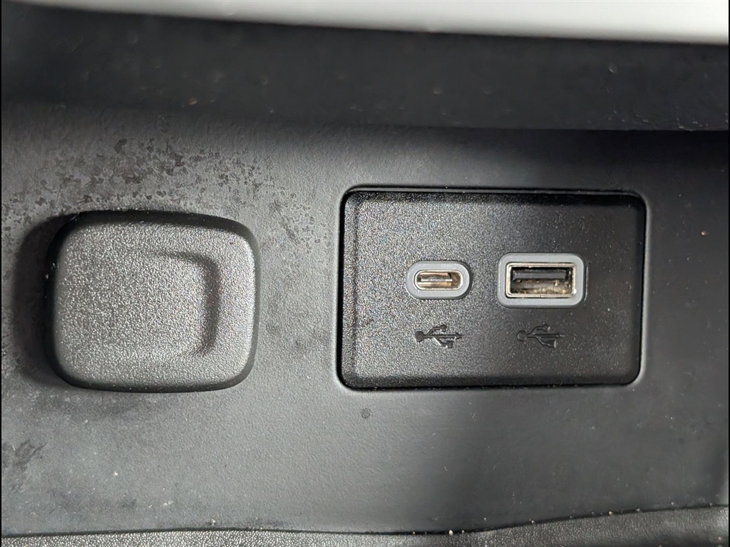 Used 2020 Satin Steel Metallic GMC SLE image 20
