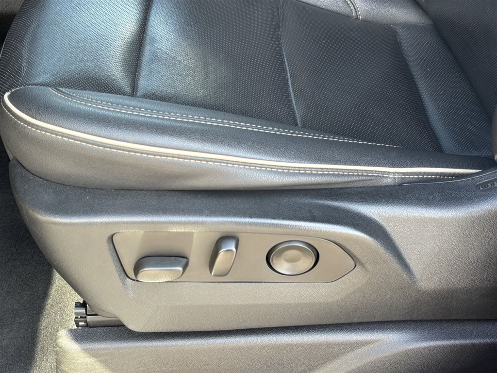 Used 2023 Summit White Chevrolet Premier image 20