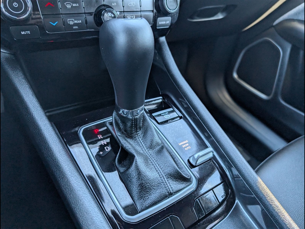 Used 2024 Bright White Clear Coat Jeep Latitude image 20