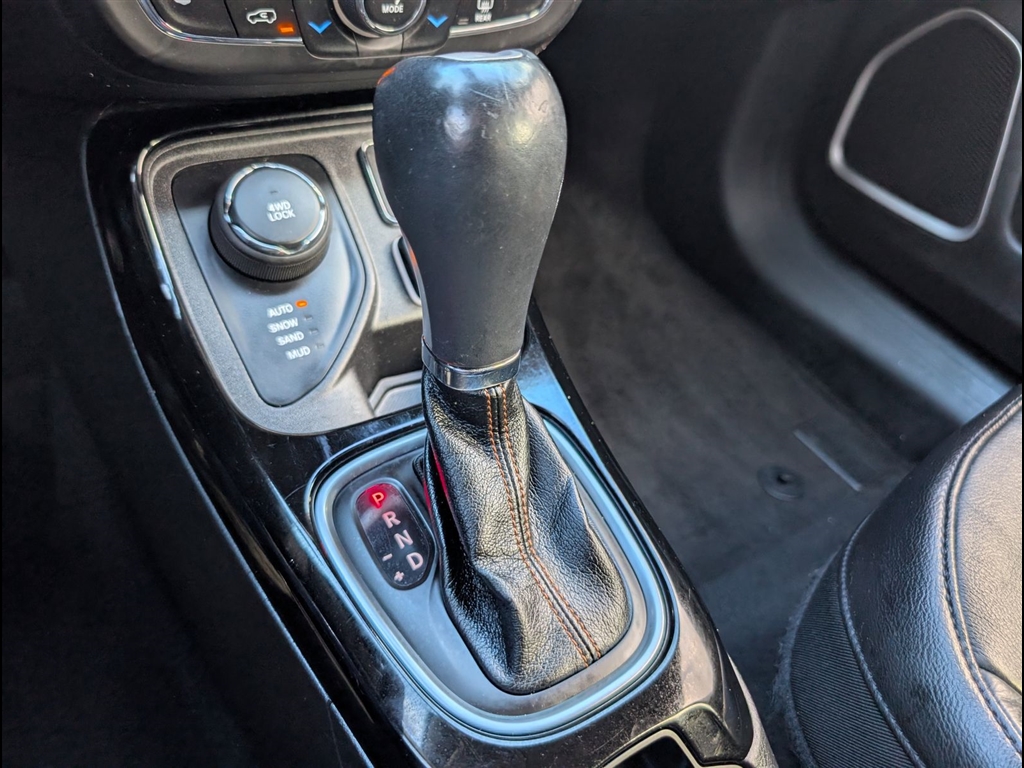 Used 2018 Diamond Black Crystal Pearl Coat Jeep Limited image 20