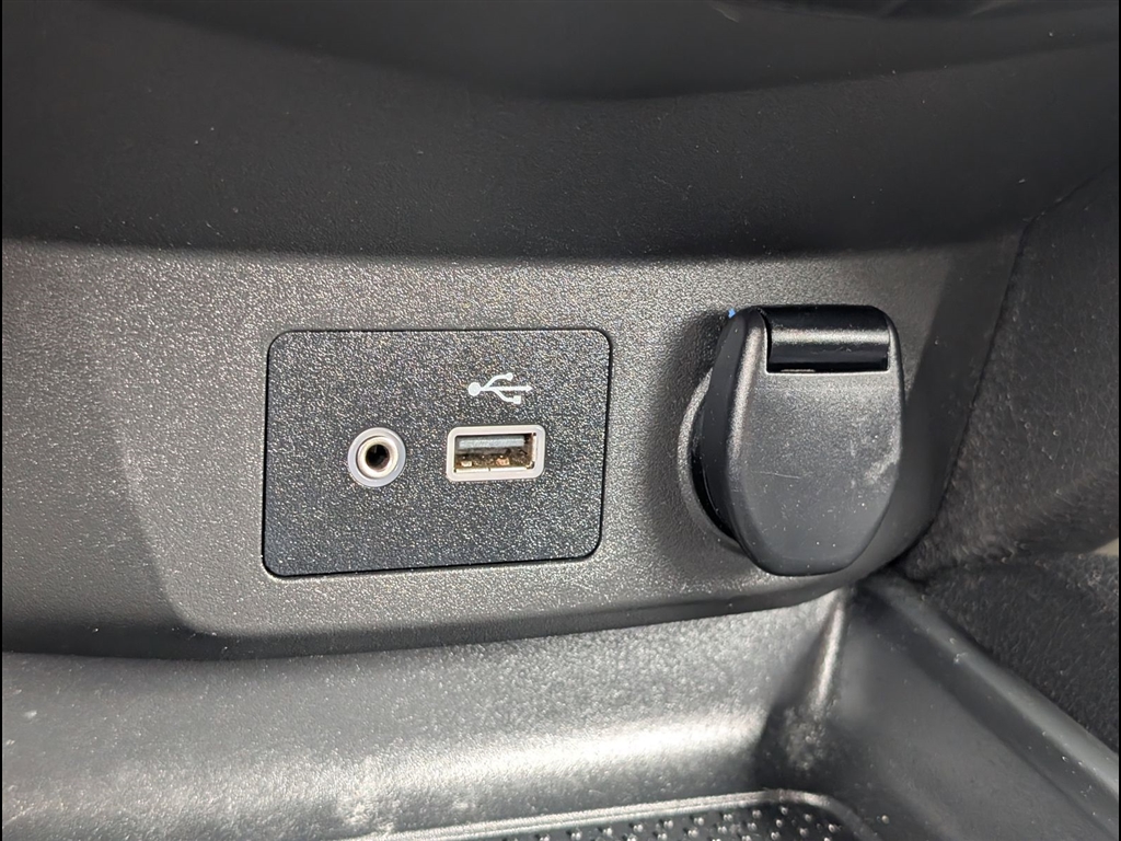 Used 2021 Glacier White Nissan S image 20