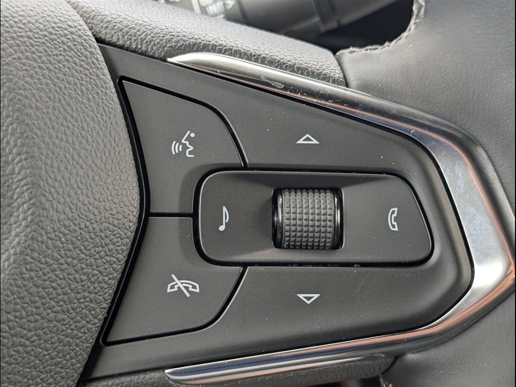New 2026 Mosaic Black Metallic Chevrolet ACTIV image 20