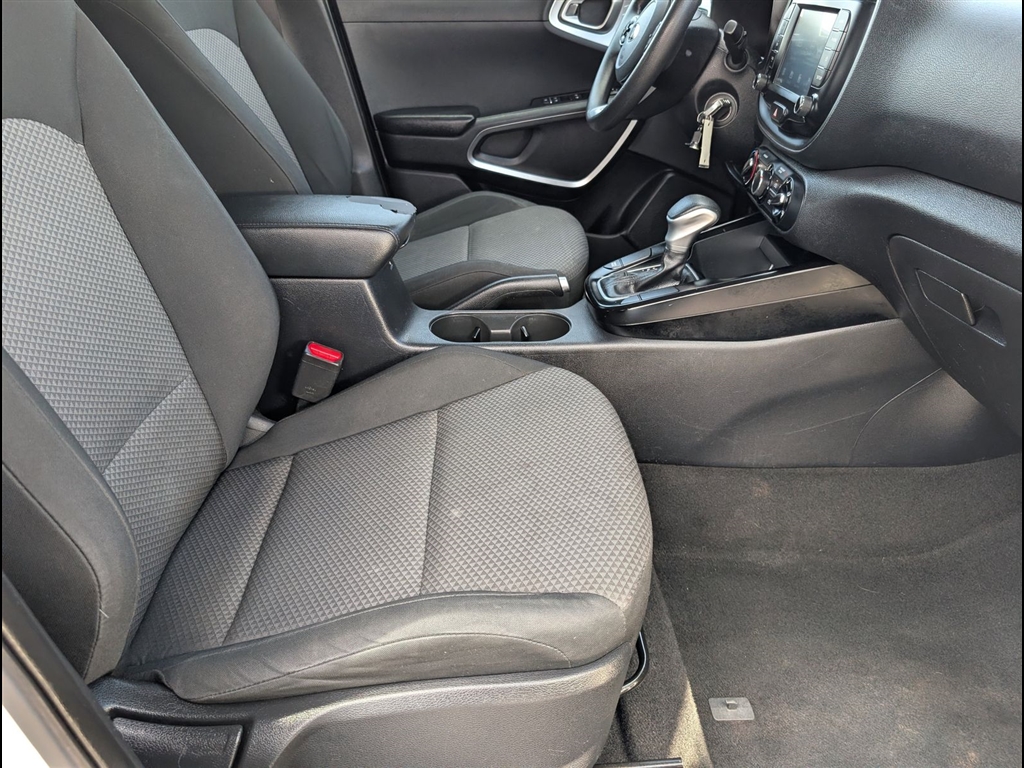 Used 2020 Snow White Pearl Kia LX image 20