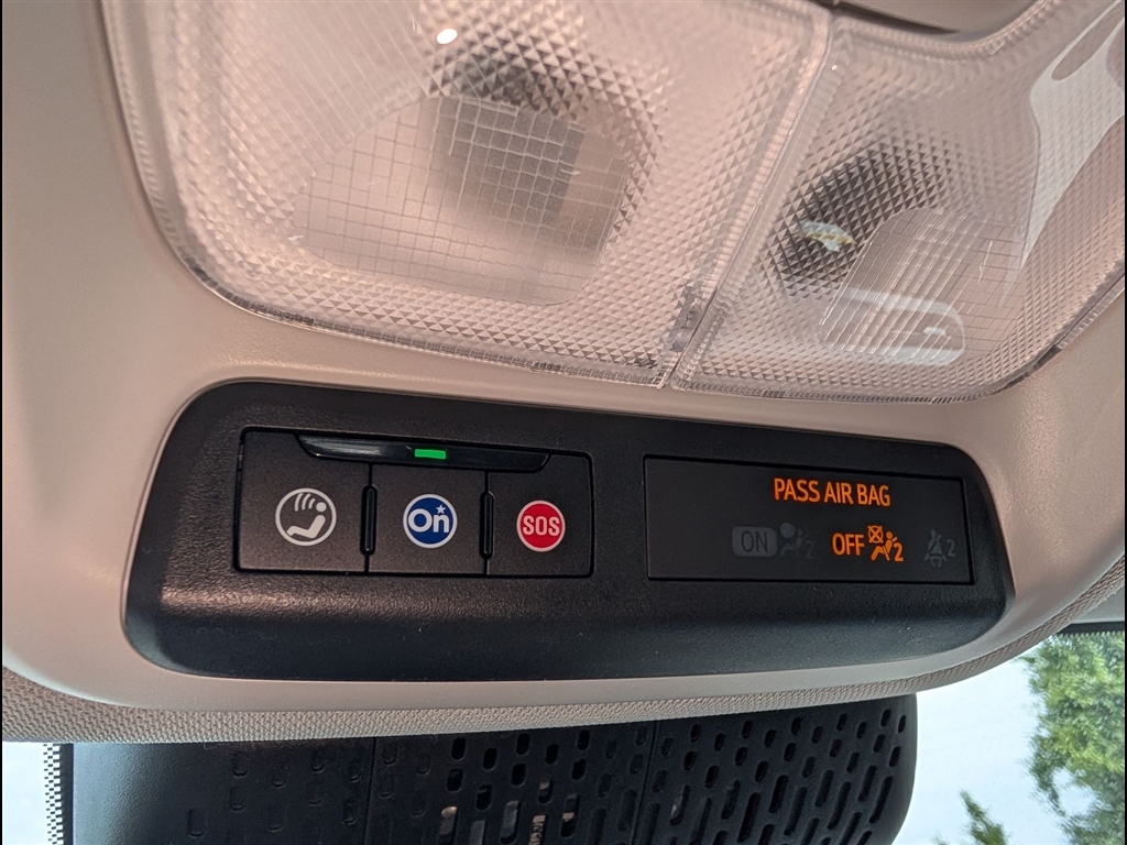 New 2027 Summit White Chevrolet LT image 21