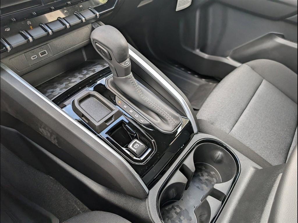 New 2026 Summit White Chevrolet Work Truck image 21