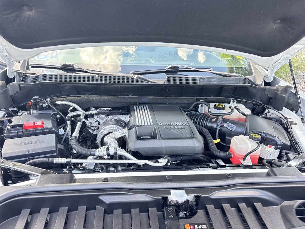 Used 2022 Summit White Chevrolet RST image 21