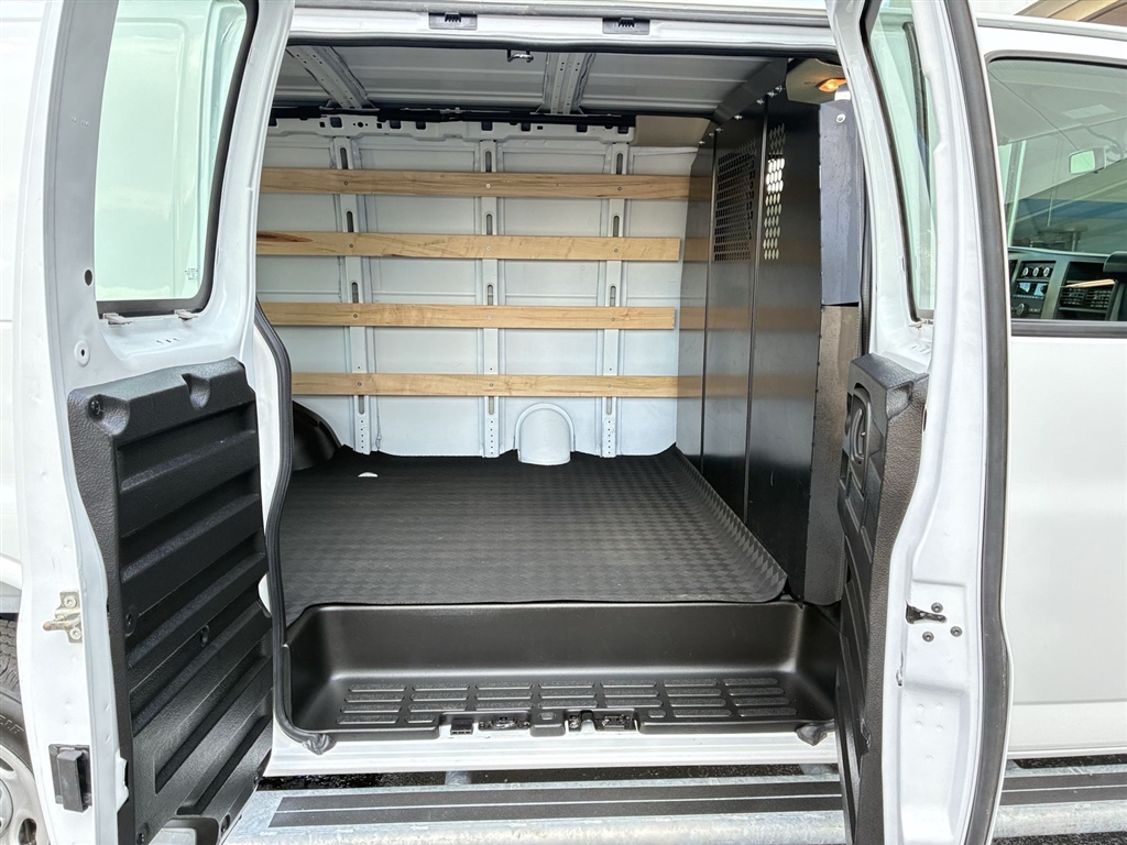 Used 2025 Summit White Chevrolet 2500 image 21