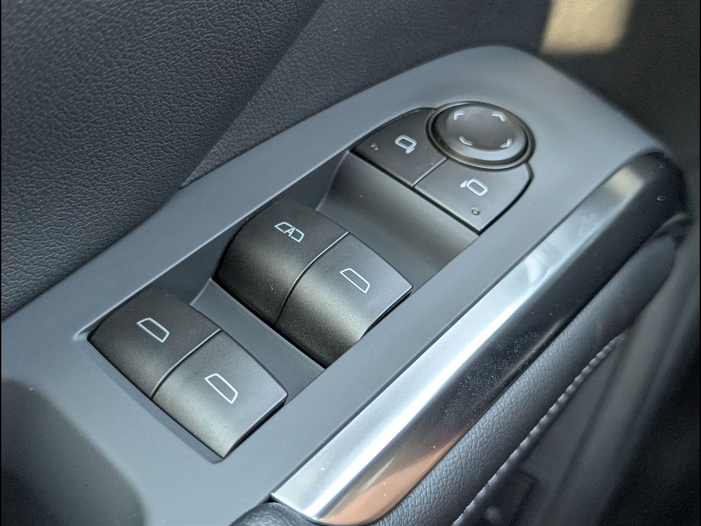 New 2027 Mosaic Black Metallic Chevrolet LT image 21