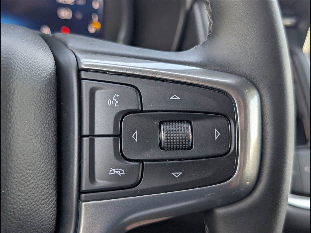 Used 2024 Summit White Chevrolet LT image 21