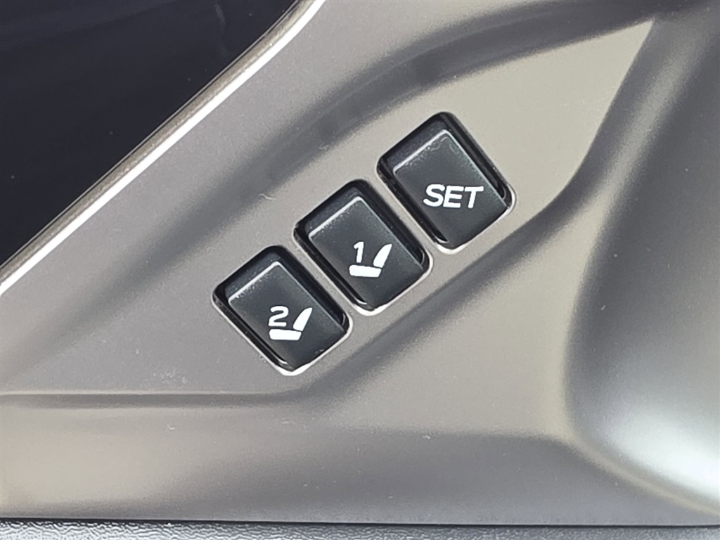 Used 2022 Autumn Green Metallic Subaru Limited image 21