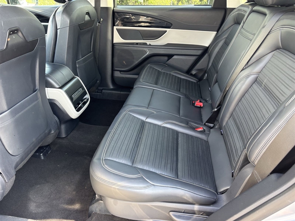 Used 2024 Silver Radiance Lincoln Reserve image 21