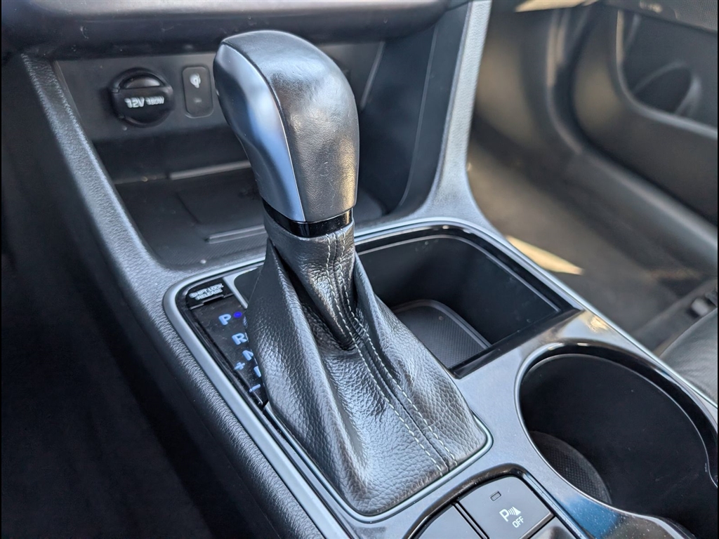 Used 2018 Quartz White Pearl Hyundai Limited image 21