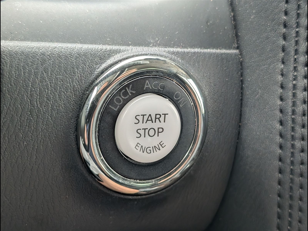 Used 2023 Super Black Nissan SL image 21