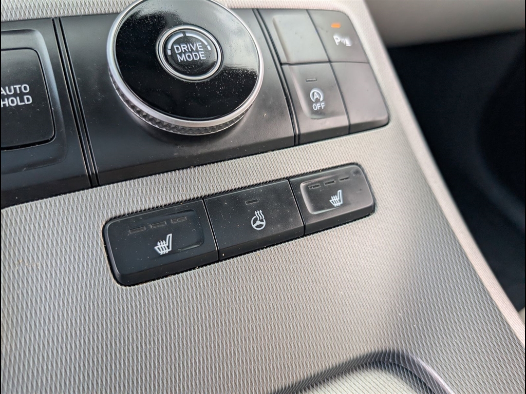 Used 2021 Hyper White Hyundai SEL image 21