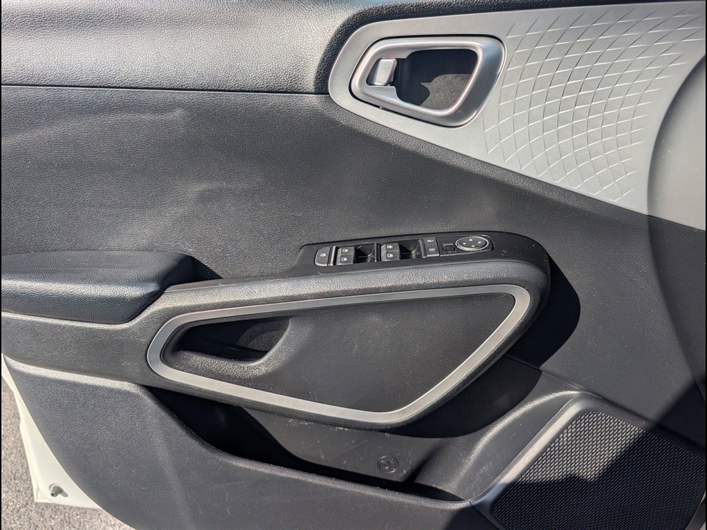 Used 2020 Snow White Pearl Kia LX image 21