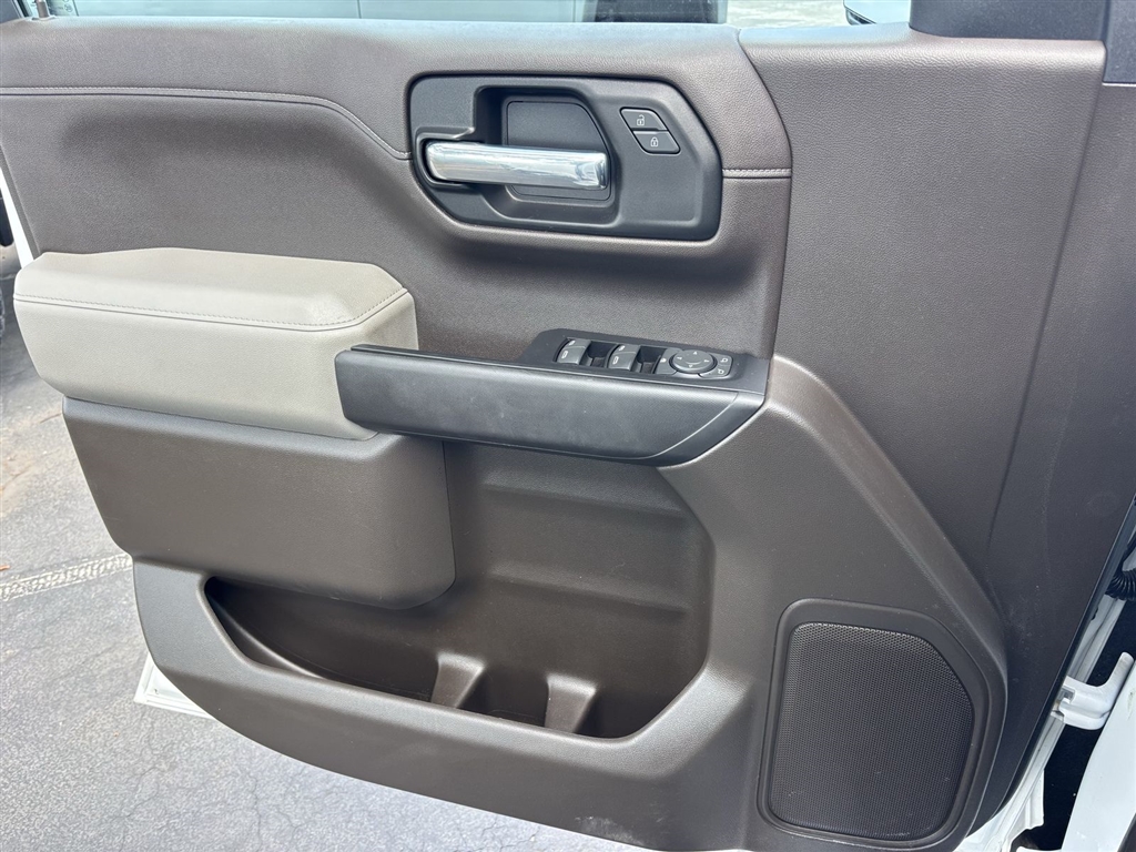 Used 2022 Summit White Chevrolet RST image 22