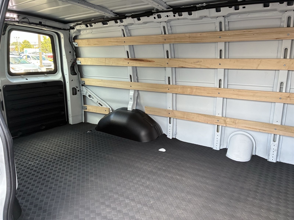 Used 2025 Summit White Chevrolet 2500 image 22