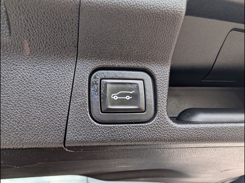 Used 2020 Satin Steel Metallic GMC SLE image 22