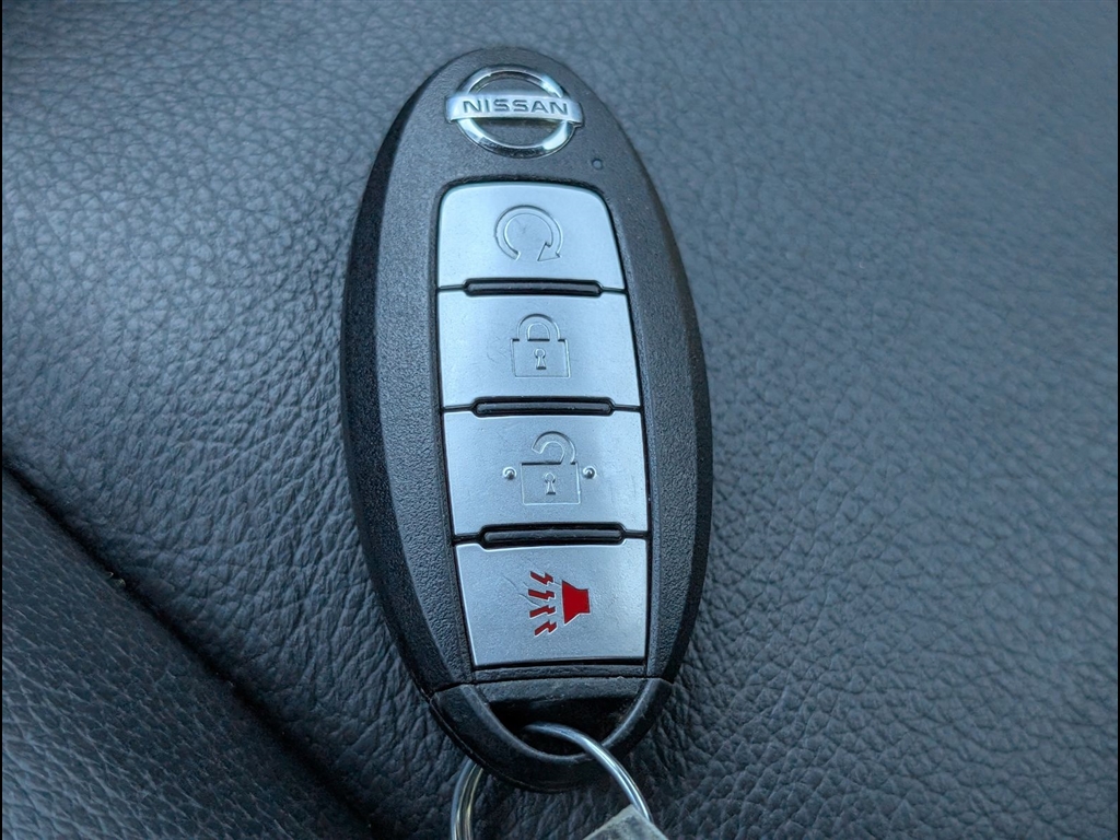 Used 2020 Glacier White Nissan PRO-4X image 22