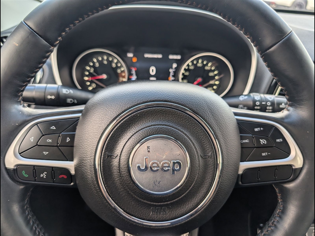 Used 2018 Diamond Black Crystal Pearl Coat Jeep Limited image 22