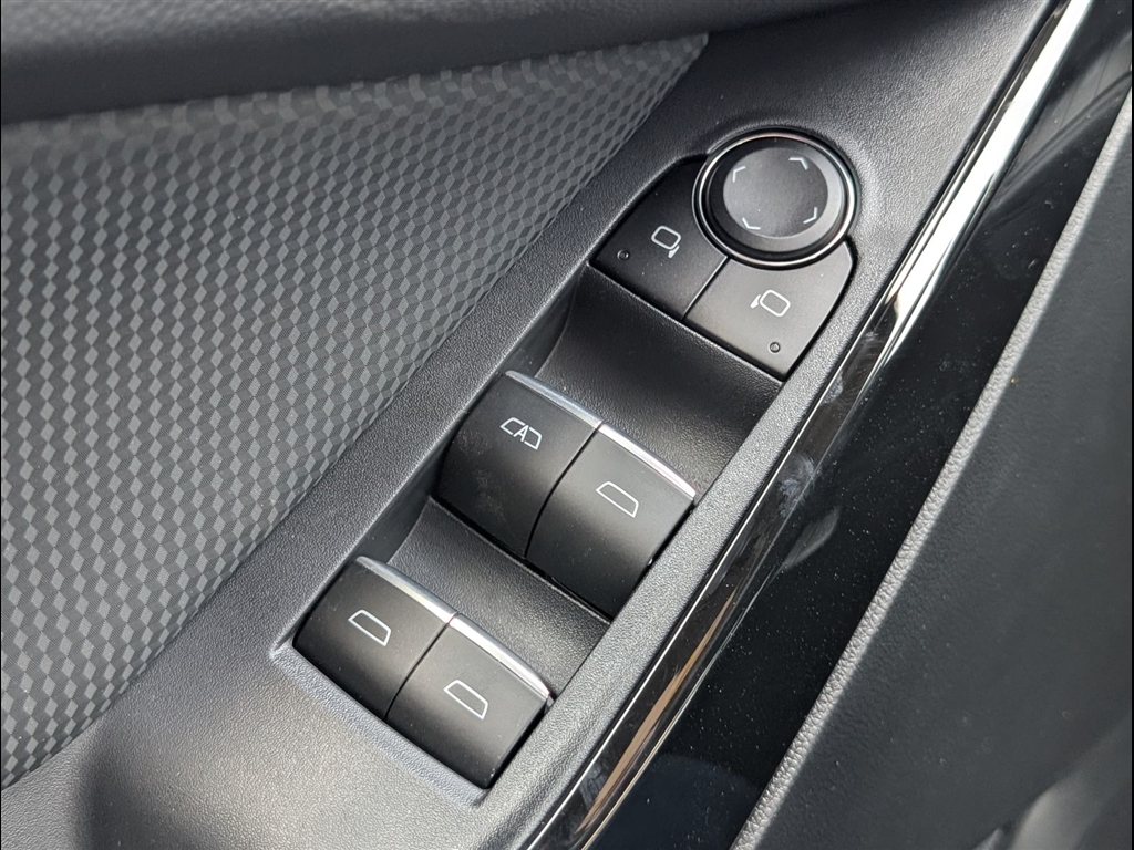 New 2026 Polar White Tricoat Chevrolet RS image 22