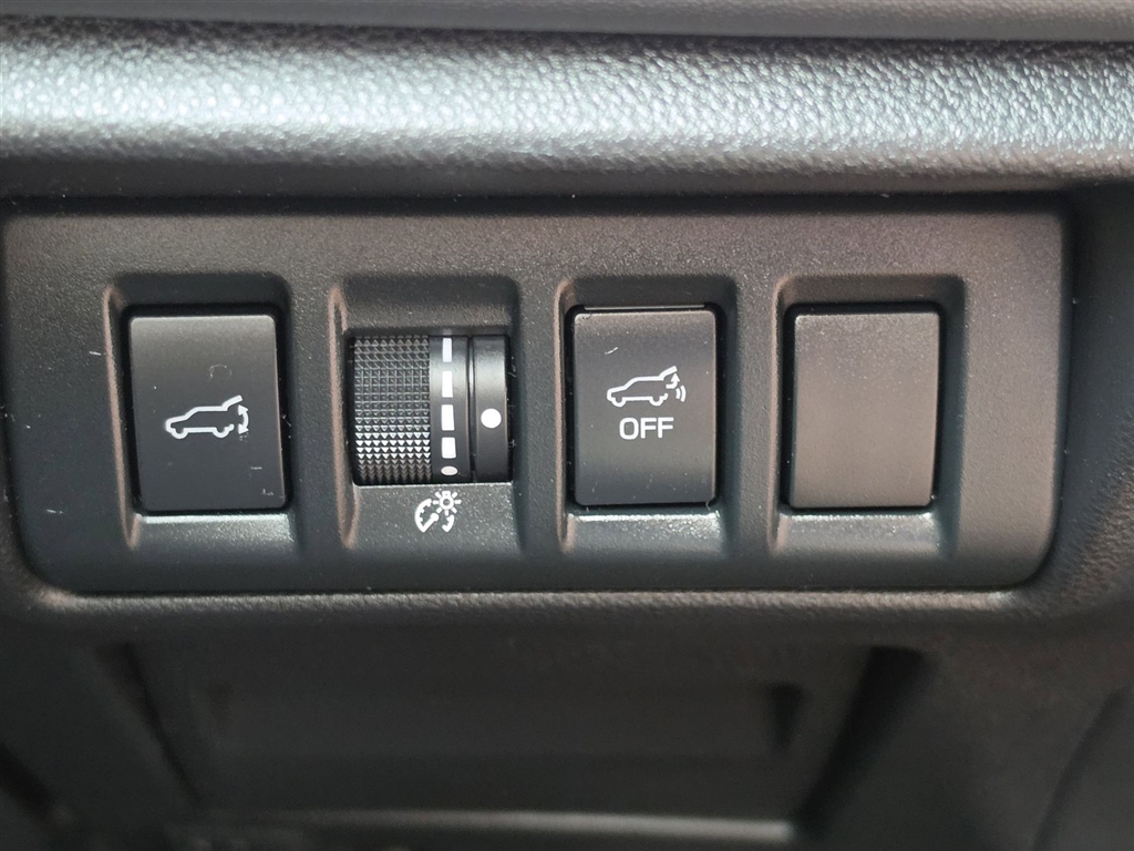 Used 2022 Autumn Green Metallic Subaru Limited image 22