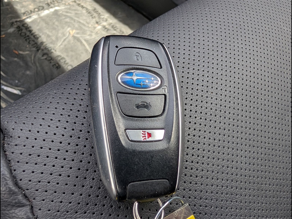 Used 2023 Ice Silver Metallic Subaru Limited image 22