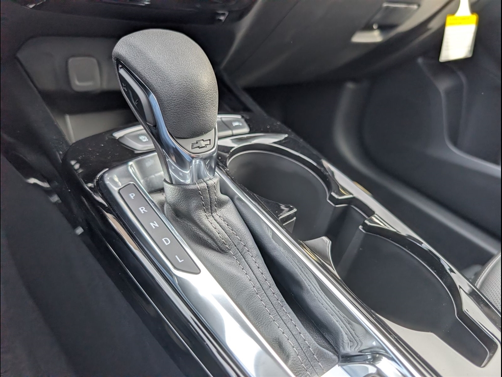 New 2026 Summit White Chevrolet ACTIV image 22