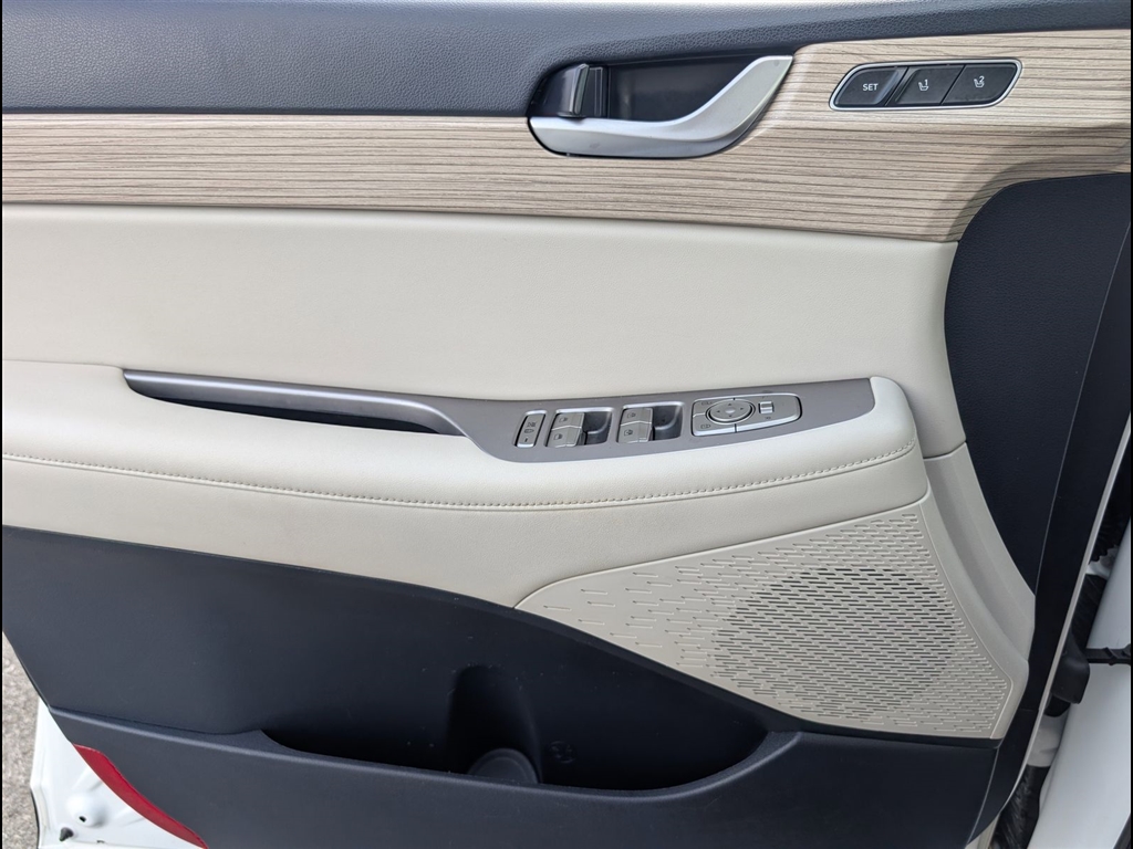 Used 2021 Hyper White Hyundai SEL image 22