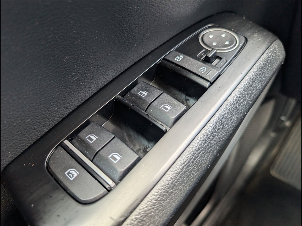 Used 2020 Snow White Pearl Kia LX image 22